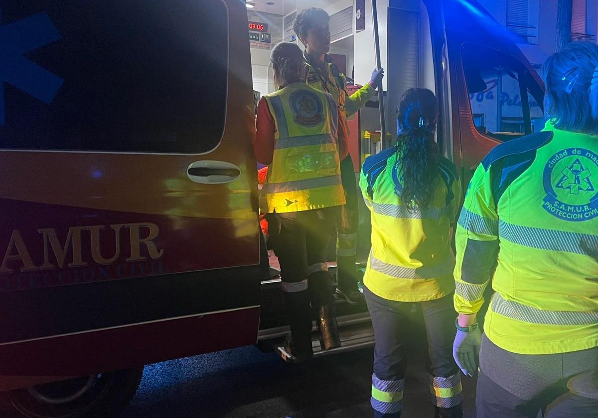 Una mujer muerta y trece heridos al incendiarse un piso en el barrio madrileño de Carabanchel