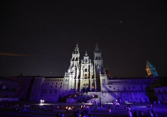 Cielo estrellado sobre la catedral de Santiago de Compostela.