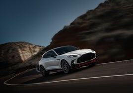 Aston Martin DBX S