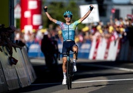 Lorenzo Fortunato celebra su victoria.