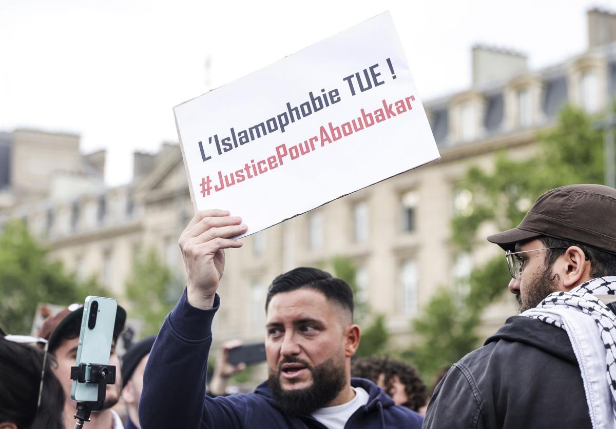 Un asesinato en una mezquita pone el racismo contra los musulmanes en el centro del debate en Francia
