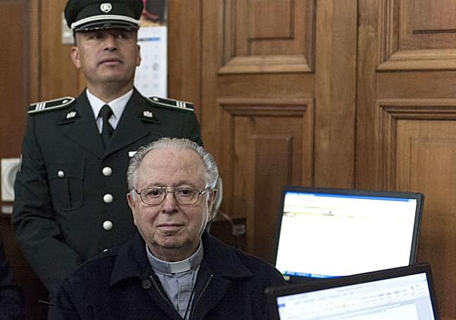 El sacerdote Fernando Karadima, durante una sesión del juicio por abusos sexuales.