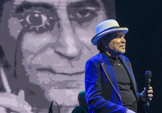 Joaquín Sabina sobre el escensario del Gran Canaria Arena.