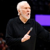 Gregg Popovich, dirigiendo un partido de los San Antonio Spurs.