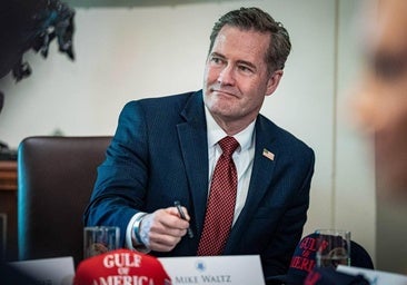 Trump destituye a su asesor de Seguridad Nacional por las filtraciones militares