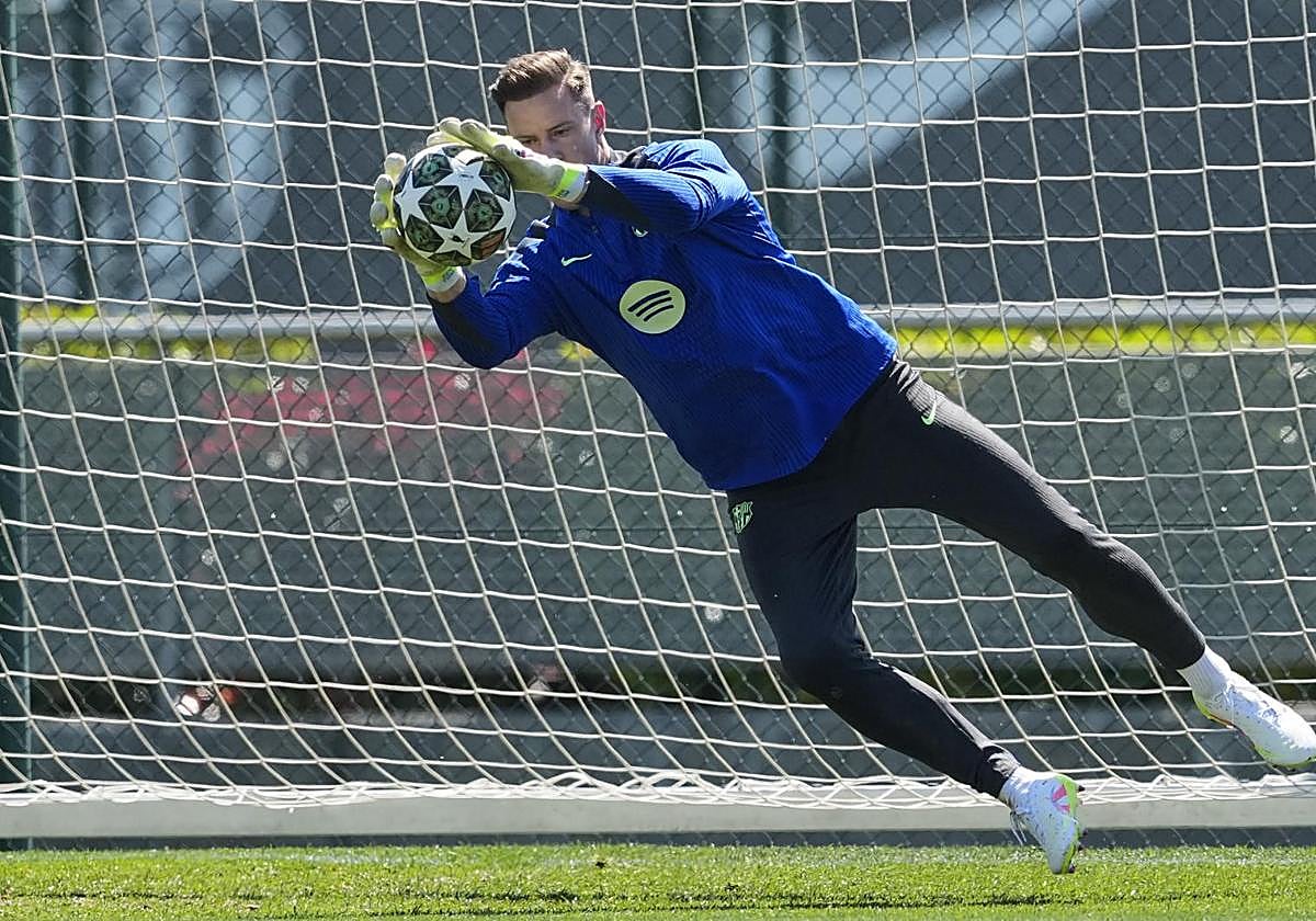 Marc-André ter Stegen, entrenando en la Ciudad Deportiva Joan Gamper.