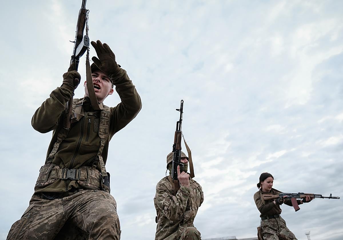 Entrenamiento de soldados ucranianos.
