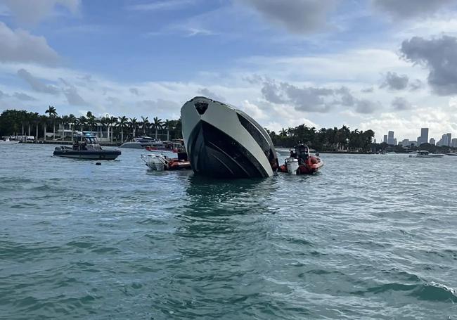 El yate, tras el naufragio.