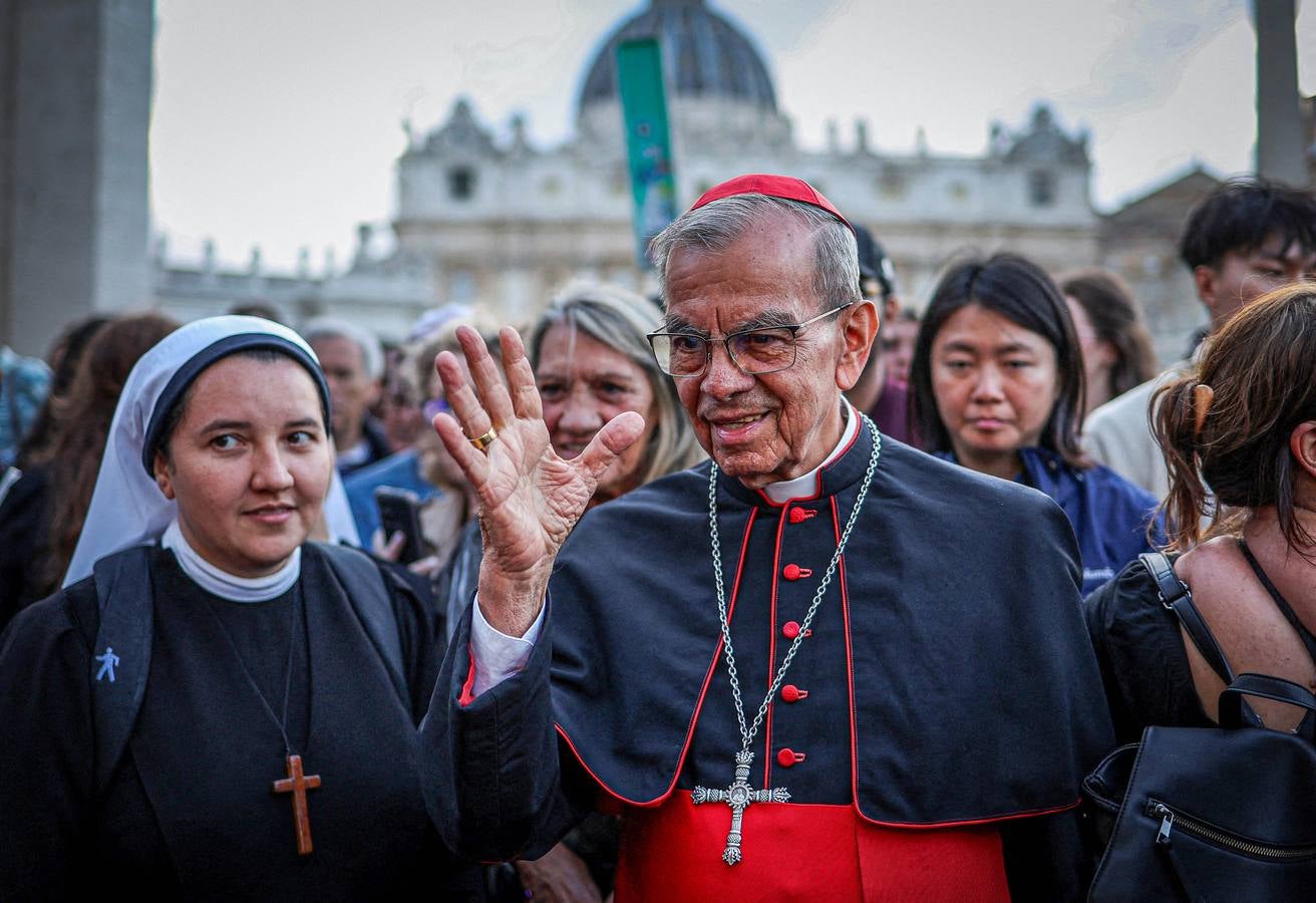 Los cardenales ultiman sus reuniones antes de encerrarse mañana en el cónclave