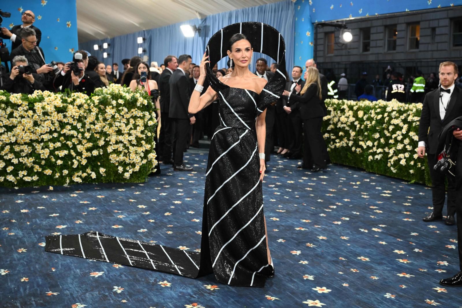 Demi Moore, poco acertada de Thom Browne. 