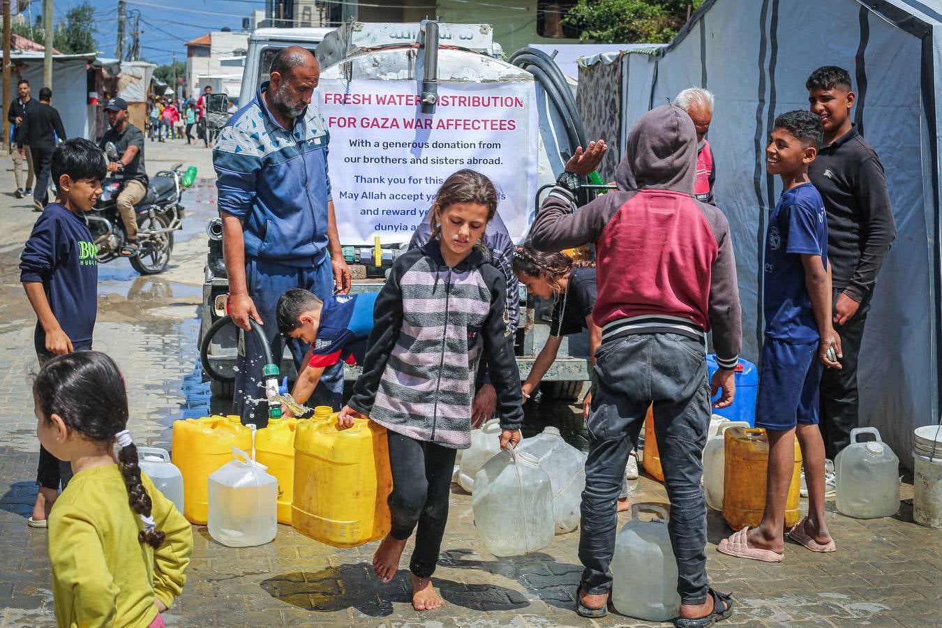 Las dramáticas imágenes de los palestinos a la espera de alimento