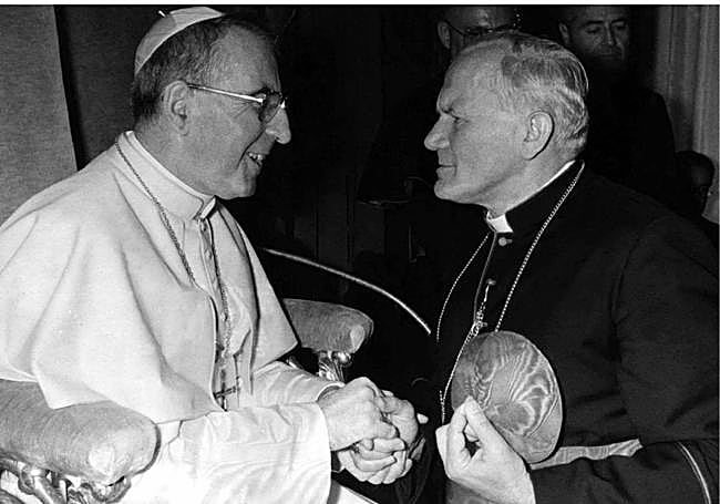 Juan Pablo I, en una reunión con Karol Wojtyla, quien le sustituiría tras su fallecimiento.