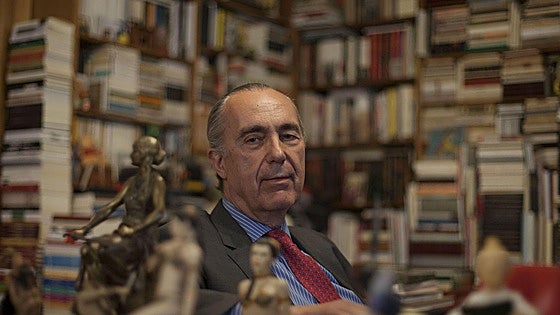 La poesía erudita y filosófica de Luis Alberto de Cuenca merece el Reina Sofía de Poesía