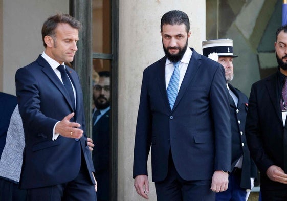 Emmanuel Macron da la bienvenida al presidente interino sirio, Ahmed al-Shara.