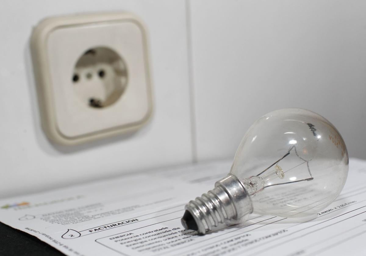 El Gobierno asume que la factura de la luz subirá tras el apagón