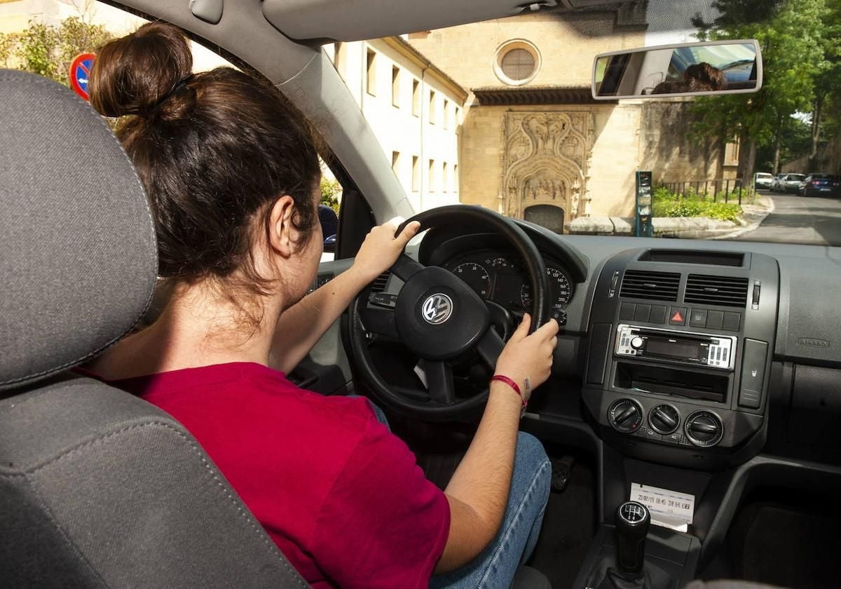 Qué deben tener en cuenta los jóvenes que se estrenan al volante con un coche de segunda mano