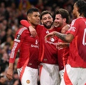 Los jugadores del United celebran el gol de Casemiro que les dio tranquilidad en la vuelta de semifinales ante el Athletic.