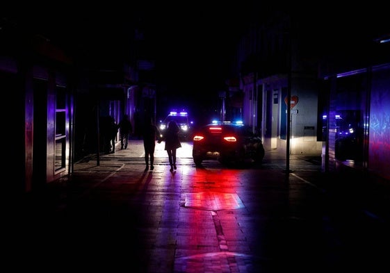 Una calle a oscuras en Ronda durante el apagón