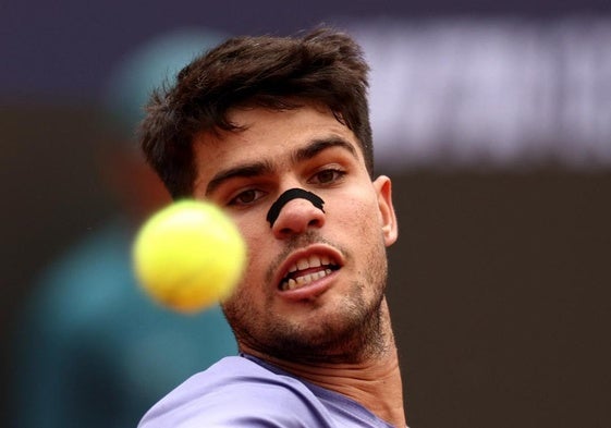 Carlos Alcaraz, durante su partido ante Dusan Lajovic en Roma.