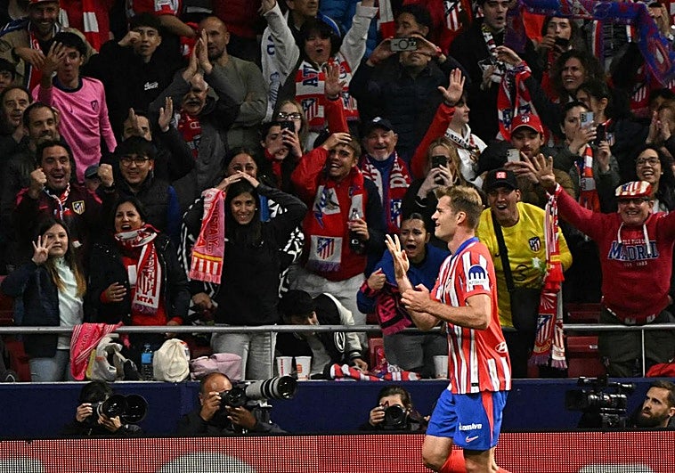 Alexander Sorloth celebra sus cuatro goles a la Real.