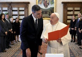 Pedro Sánchez y Francisco, en el Vaticano en octubre de 2024.