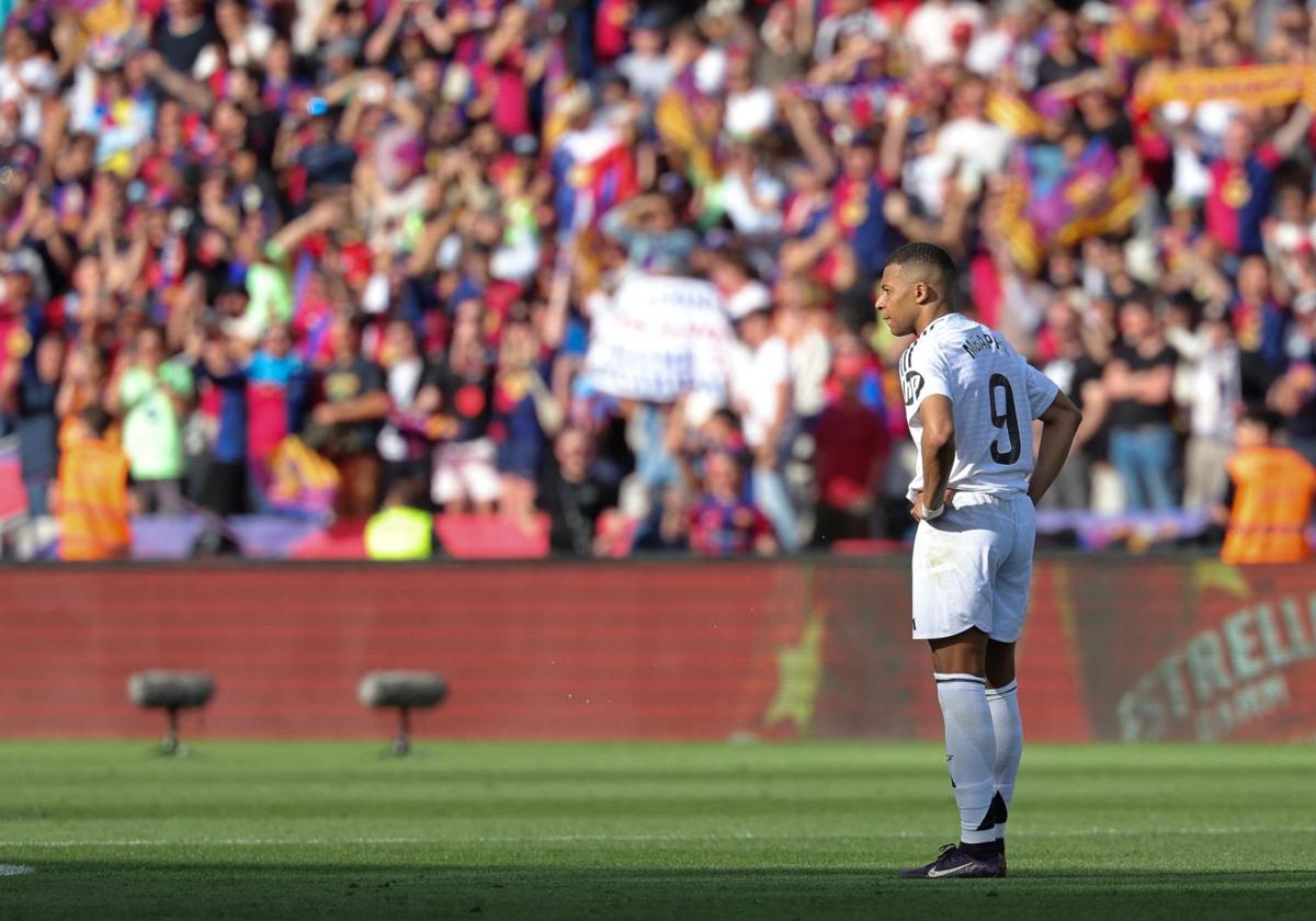 Kylian Mbappé, disappointed after the defeat against Barcelona.