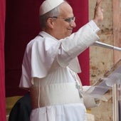 León XIV durante el rezo de este domingo.