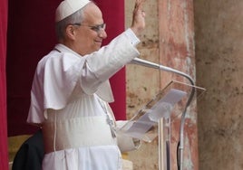 León XIV durante el rezo de este domingo.