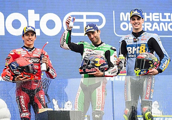 Johann Zarco, entre Marc Márquez y Fermín Aldeguer.