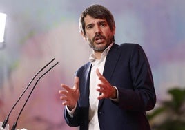 El ministro de Cultura y portavoz de Sumar, Ernest Urtasun, durante la rueda de prensa de este lunes.