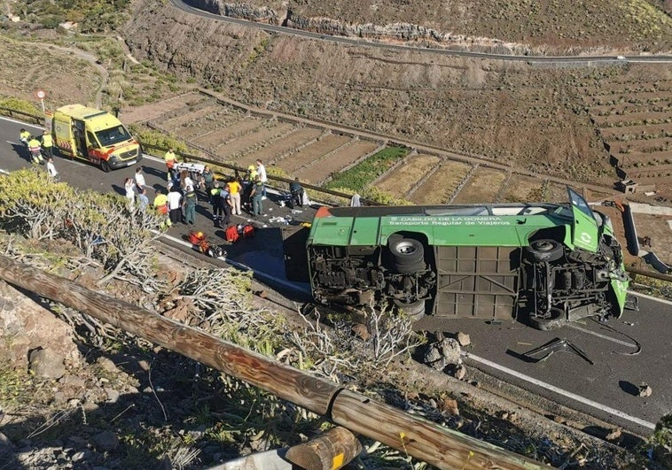 Al menos un muerto y 11 heridos tras un accidente de autobús en La Gomera