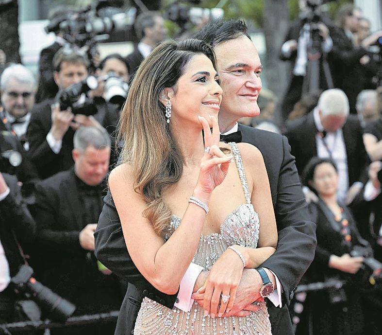 El realizador Quentin Tarantino y su esposa, a su llegada al certamen.
