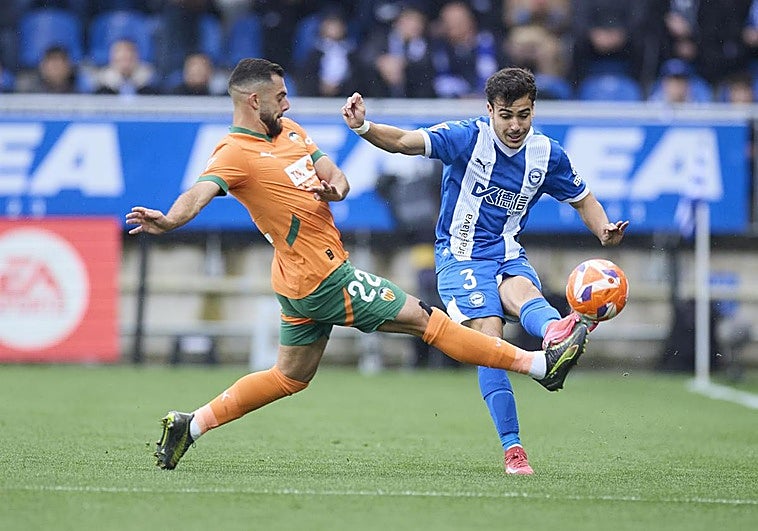 El triunfo del Alavés contra el Valencia desciende a Las Palmas