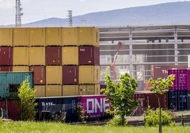 Contenedores de mercancías exportadas.