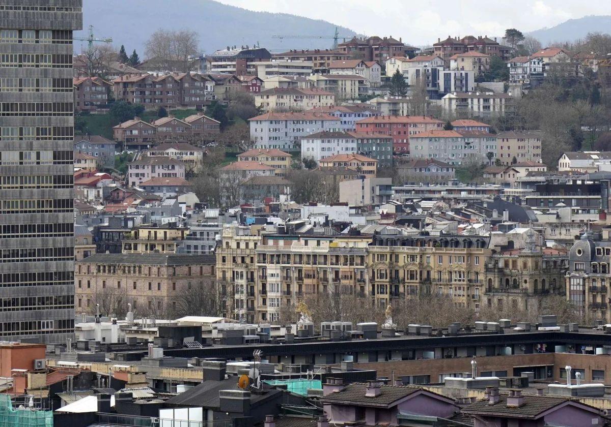 Vista de viviendas de San Sebastián desde Aldakonea, con Egia en primer término.