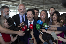 La portavoz de Junts en el Congreso, Míriam Nogueras, acompañada por los diputados Isidre Gavín, Pilar Calvo y del portavoz en el Senado, Eduard Pujol