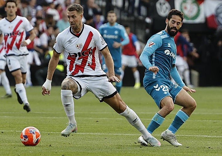 El Betis rescata un punto de Vallecas y amarga el sueño europeo del Rayo