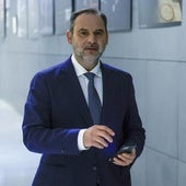 José Luis Ábalos en uno de los pasillos del Congreso.