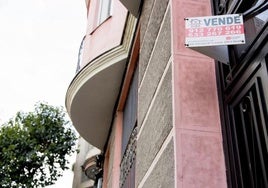 La compraventa de viviendas se dispara a niveles de la burbuja pese al repunte de los precios