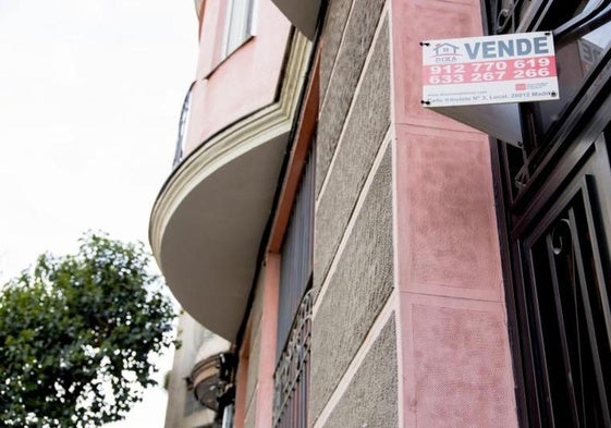 La compraventa de viviendas se dispara a niveles de la burbuja pese al repunte de los precios