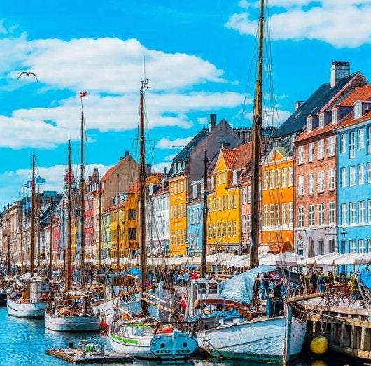 Ya sabemos cuál es la ciudad más feliz del mundo en 2025: está en Europa y estos son los motivos de su victoria