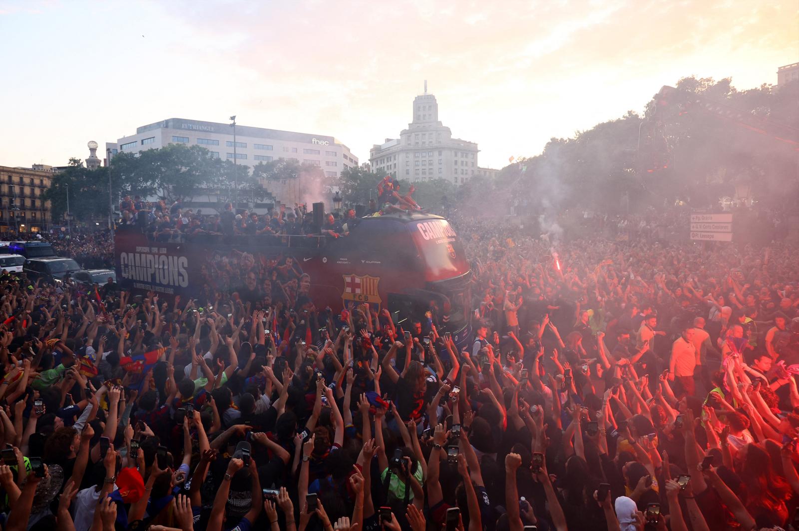 El Barça festeja la Liga por las calles de la Ciudad Condal