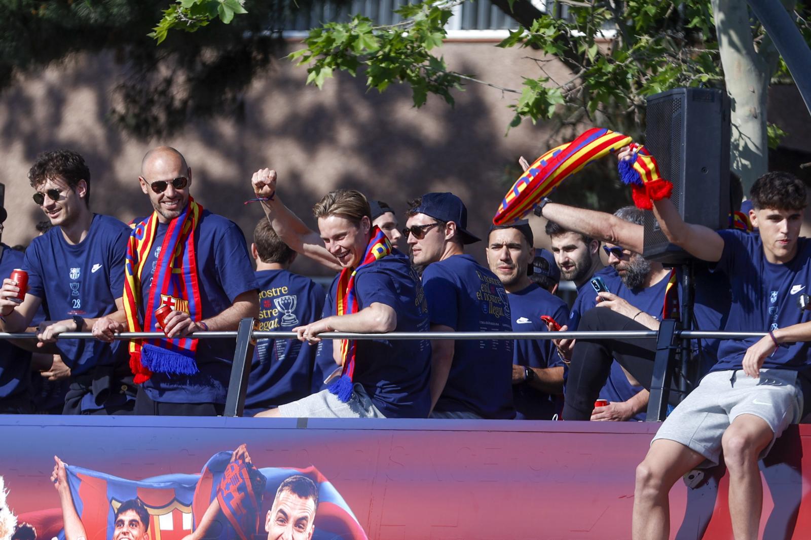 El Barça festeja la Liga por las calles de la Ciudad Condal