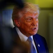 Donald Trump atendió este viernes a los medios a bordo del Air Force One.