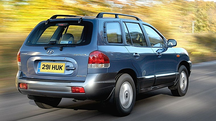 Una carrocería de líneas muy redondeadas a medio camino entre un familiar y un todoterreno