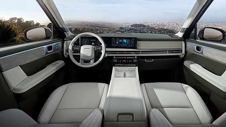 Interior del nuevo Santa Fe, con un tecnológico salpicadero