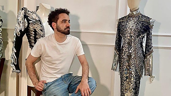 El hombre en la sombra que viste a la «Beyoncé española»