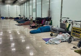 En la madrugada, el aeropuerto de Barajas acoge a unas 400 personas sin techo