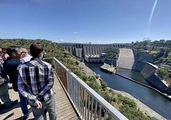 La presa, vista desde el mirador de acceso público.