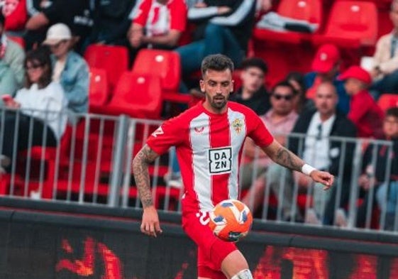 El Almería se aferra al playoff y disipa el ascenso directo del Racing